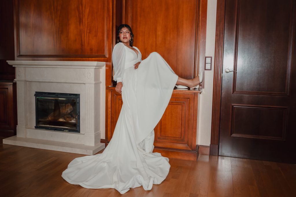 Detalle del vestido de novia antes de la boda en Ávila